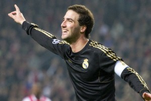 开云官网-利拉德绝境怒吼，从灰熊铁蹄到山西烈酒，压力如何锻造传奇