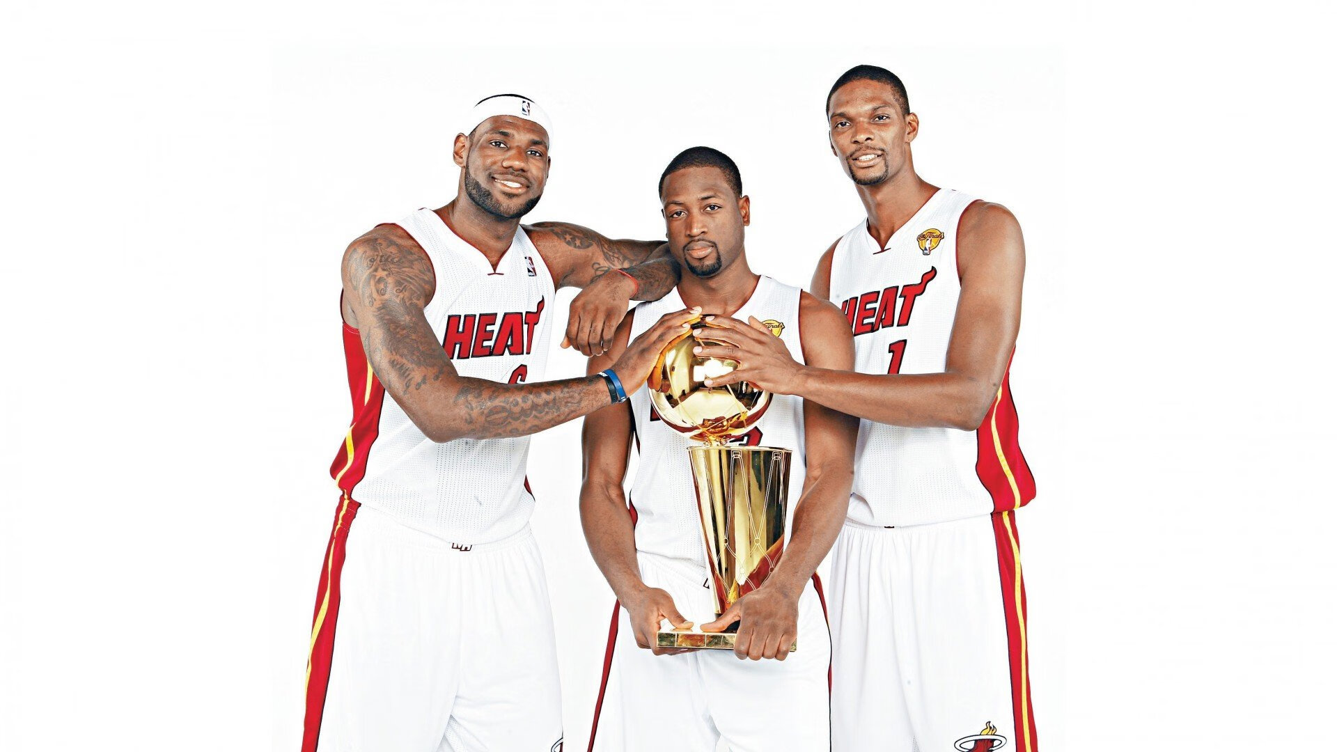 热火狂胜黄蜂，库里在欧冠淘汰赛接管比赛，体育的平行宇宙与英雄叙事