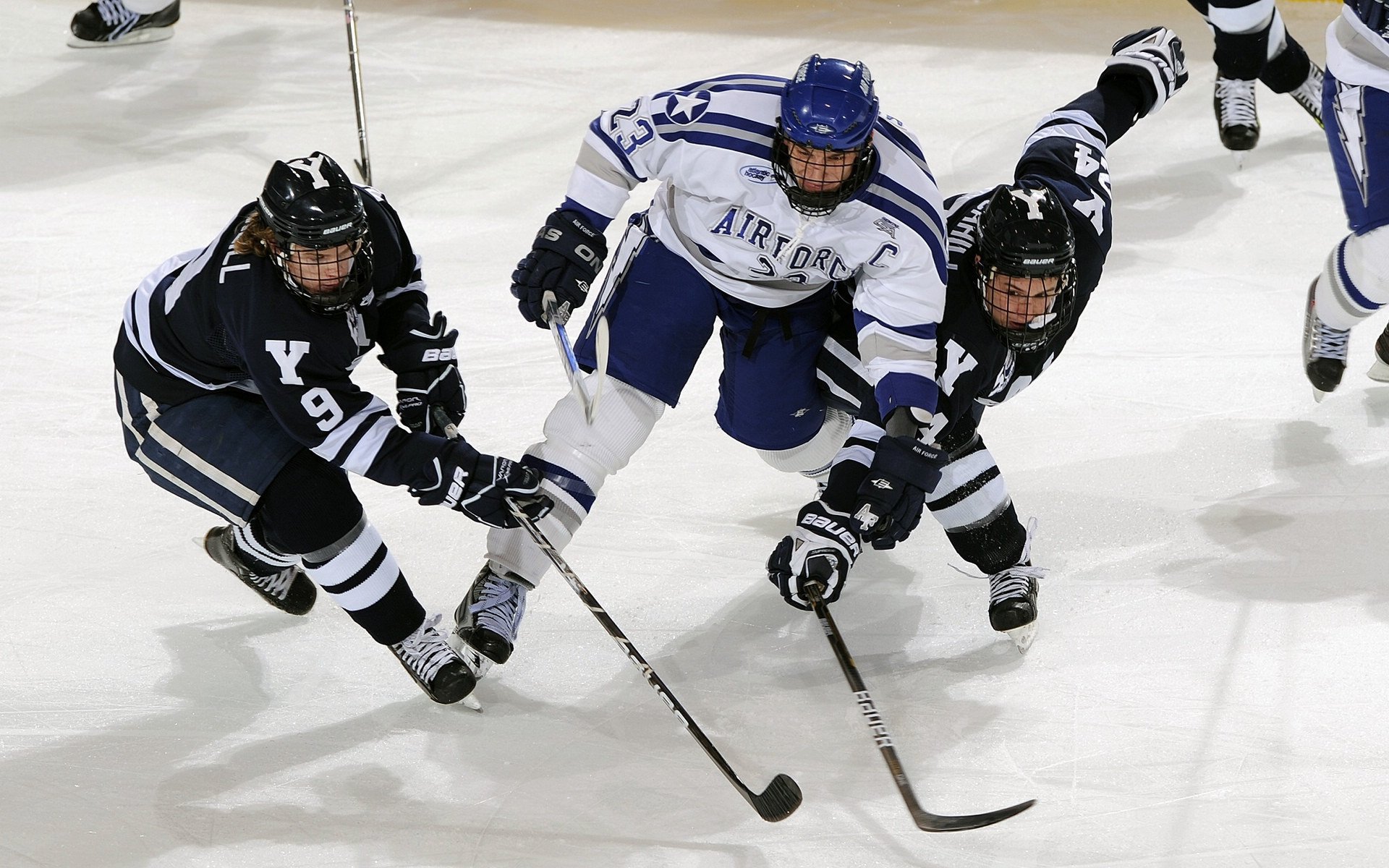 姆巴佩爆发引领巴黎前行，丹麦生死战力克莱比锡红牛